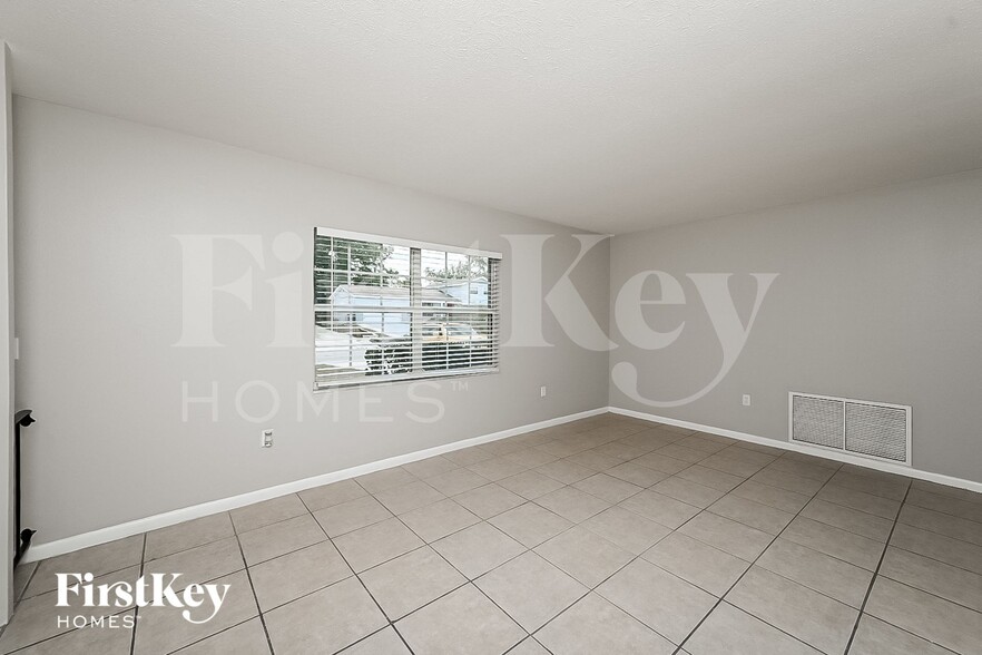 Building Photo - 718 Kingswood Loop