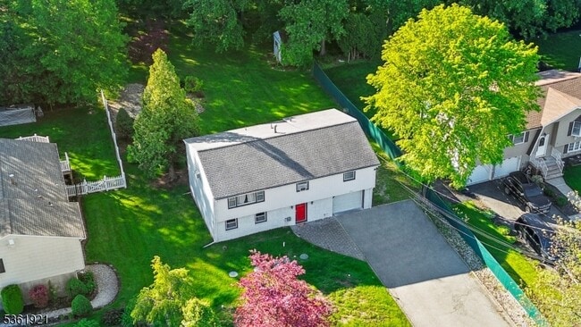 Building Photo - 8 Glencross Rd
