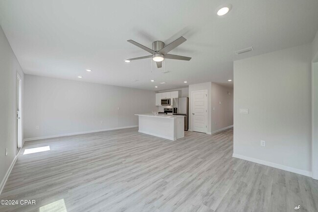 Building Photo - 282 Boggy Creek Way