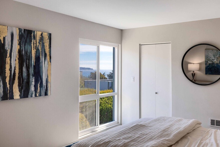 Building Photo - 650 The Village