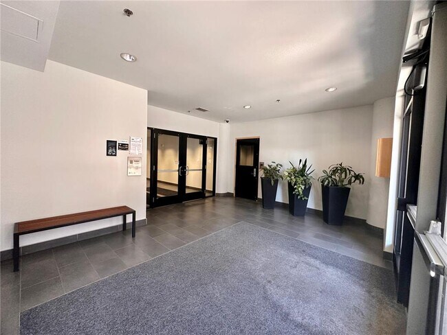 Building Photo - 401 N 2nd St