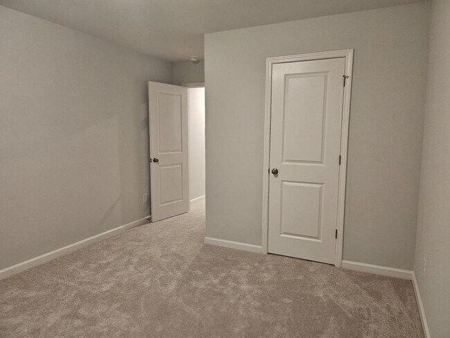 Building Photo - 1290 Jordan Brook Dr