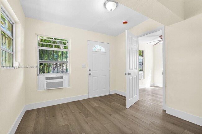 Building Photo - 511 NW 44th St