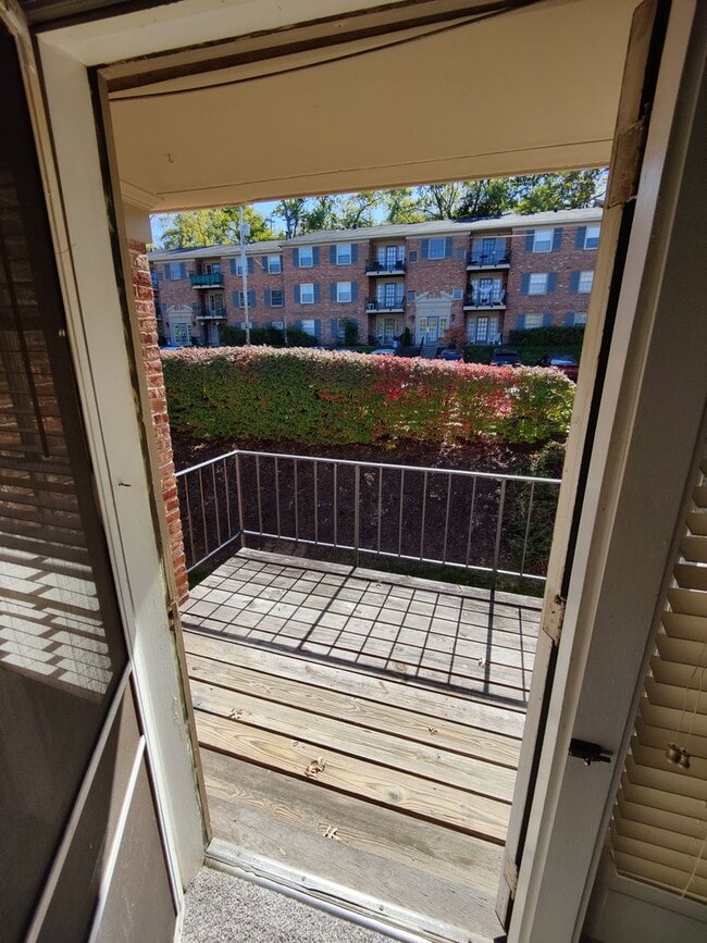 Building Photo - *Updated 1BD/1BA Condo Available in Scott ...
