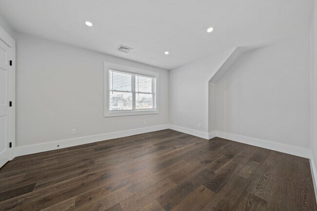 Building Photo - 18 Bayswater Rd