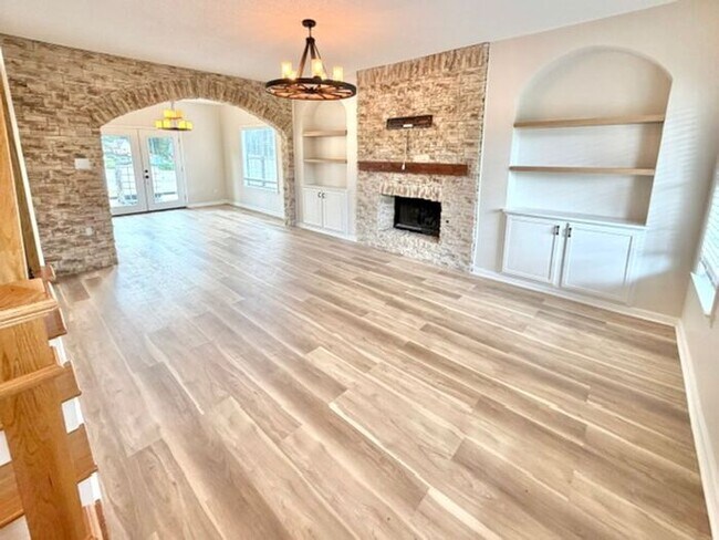 Building Photo - Beautiful custom home in the Lake Cormorant/Hernado area, now available!