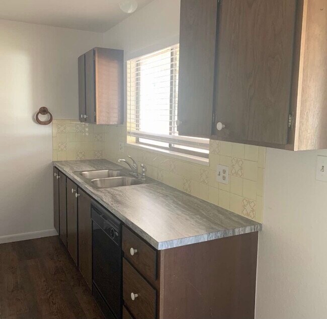 Building Photo - 818 Mansfield Dr