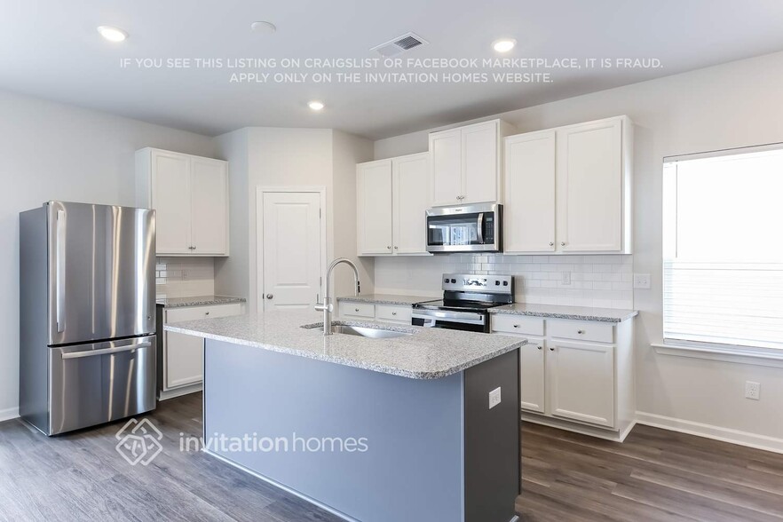 Building Photo - 203 White Flds Ave