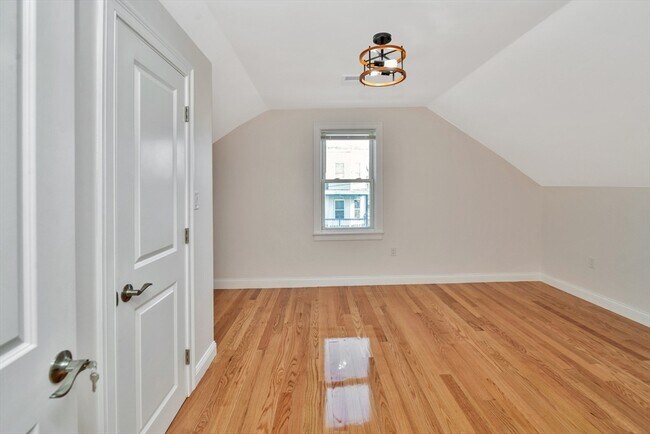 Building Photo - 30 Hiawatha Rd