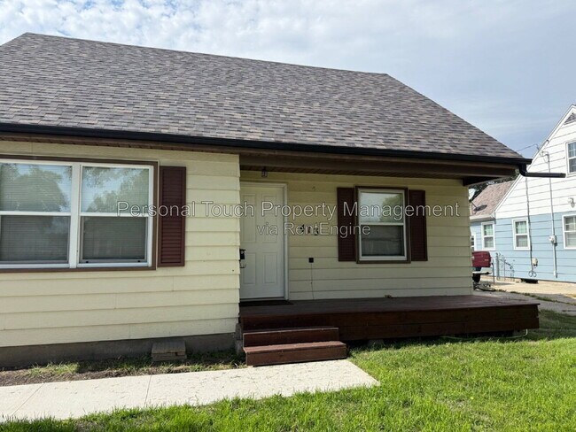 Building Photo - 413 22nd St S