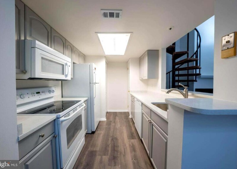 Building Photo - 14049 Vista Dr