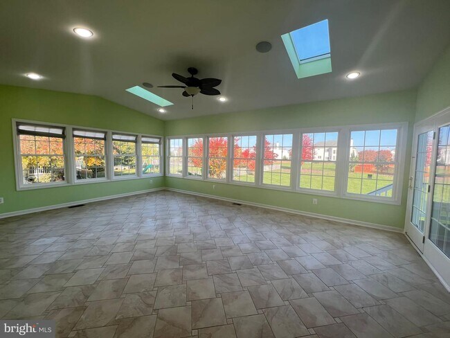 Building Photo - 43554 Freeport Pl