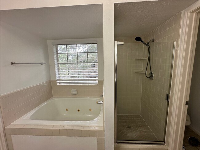 Building Photo - 2204 Gemini St