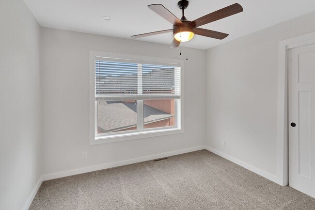 Building Photo - Charming 3BR Townhome in Fraser