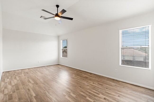 Building Photo - 2437 Aspen Dale Dr