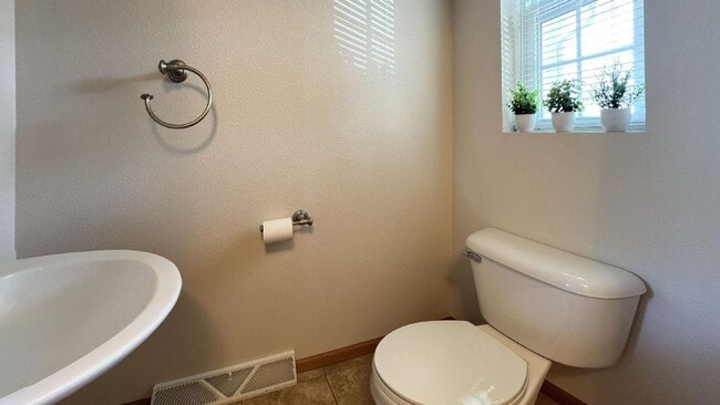 Building Photo - 1214 N 16th Ave