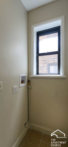 Building Photo - 4311 N Sheridan Rd