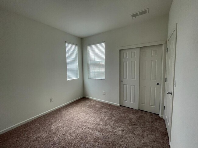 Building Photo - 3963 Samuelson Way