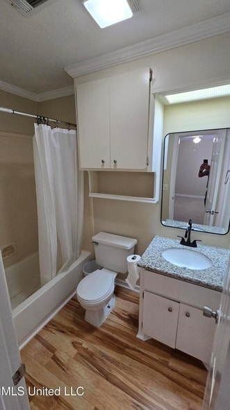 Building Photo - 933 Glastonbury Cir