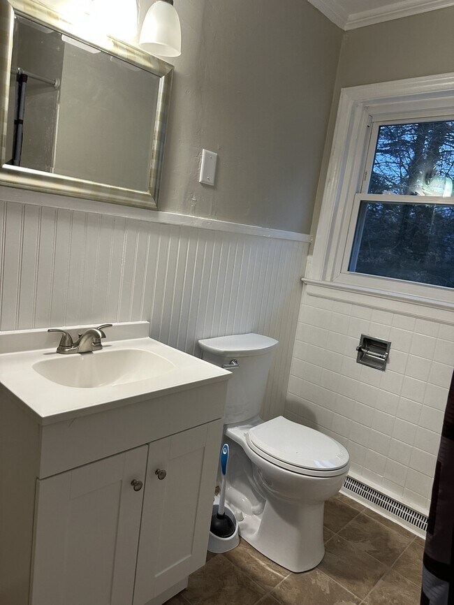 Building Photo - COMING SOON: Spacious 2 bedroom apartment