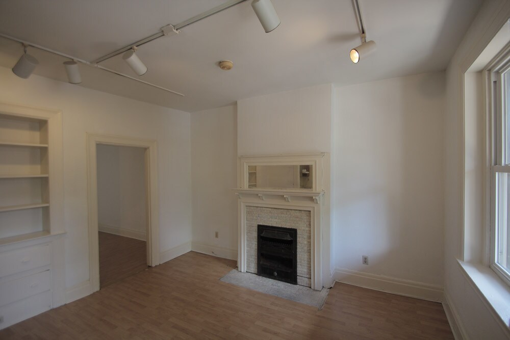 Building Photo - 200 Kelly Ave