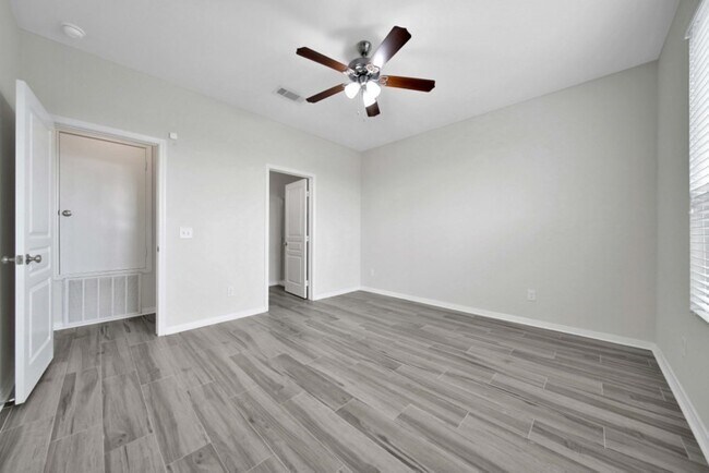 Building Photo - 2619 Skyview Silver Dr
