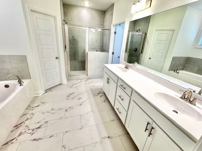 Building Photo - Move In Special! Half off June Rent with M...