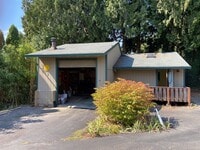 Building Photo - 5543 SE Gill St