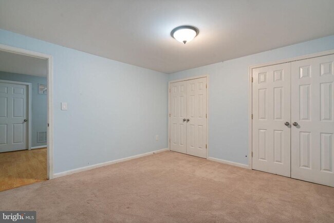 Building Photo - 8527 Silverview Dr