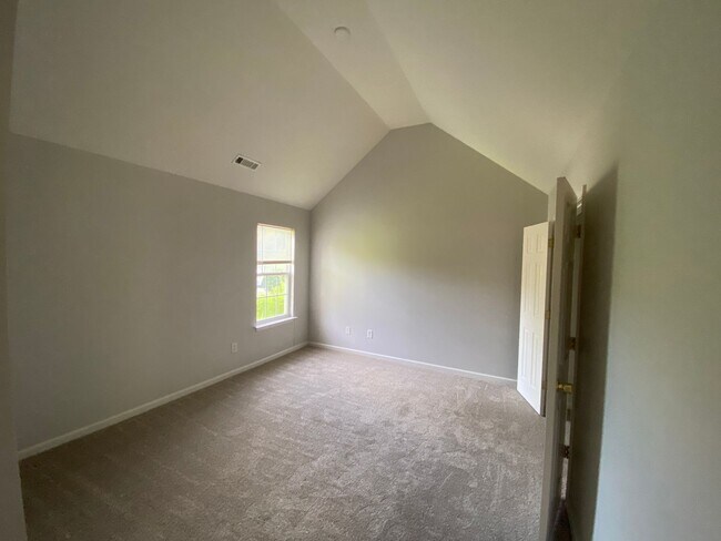 Building Photo - Pristine home located in Linda Vista!