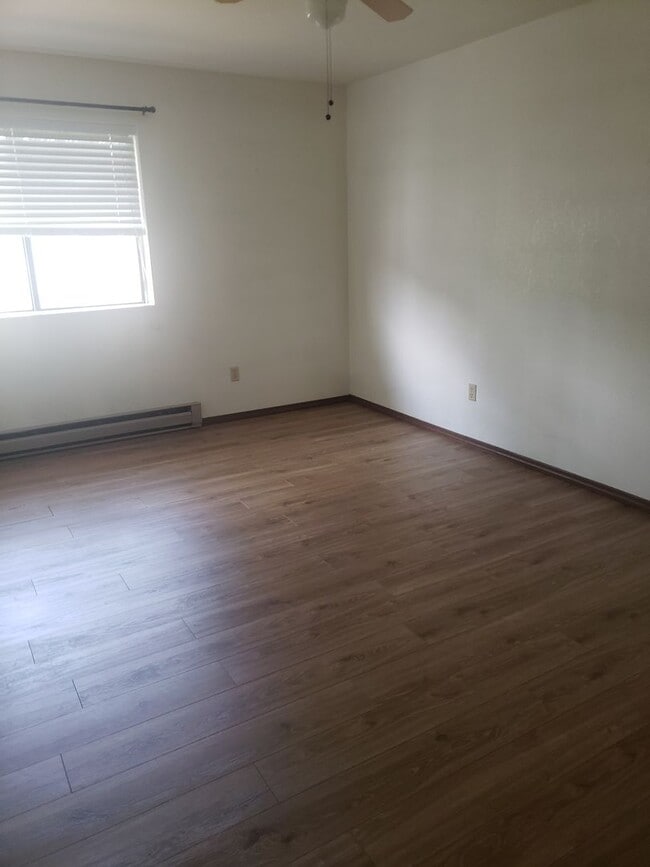 Building Photo - Great 3 bed 2 1/2 bath condo in the Brandy...
