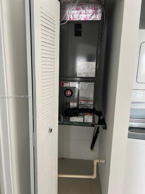 Building Photo - 885 E 1st Ave