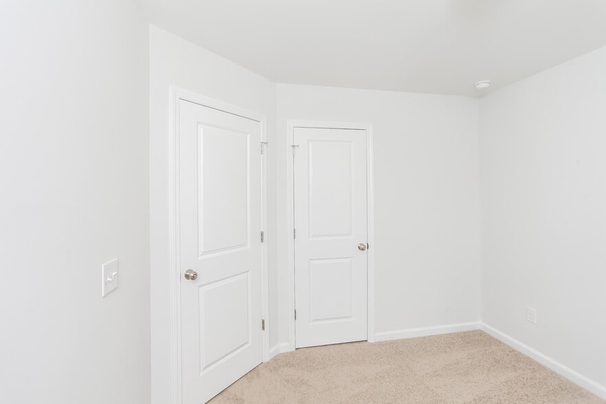 Building Photo - 30 Paces Run