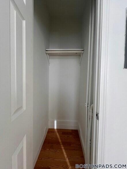 Building Photo - 151 Park Dr