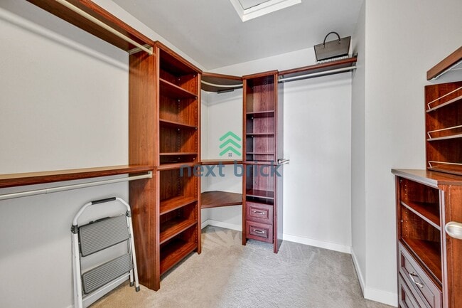 Building Photo - 3 BED & 3.5 BATH FOR RENT