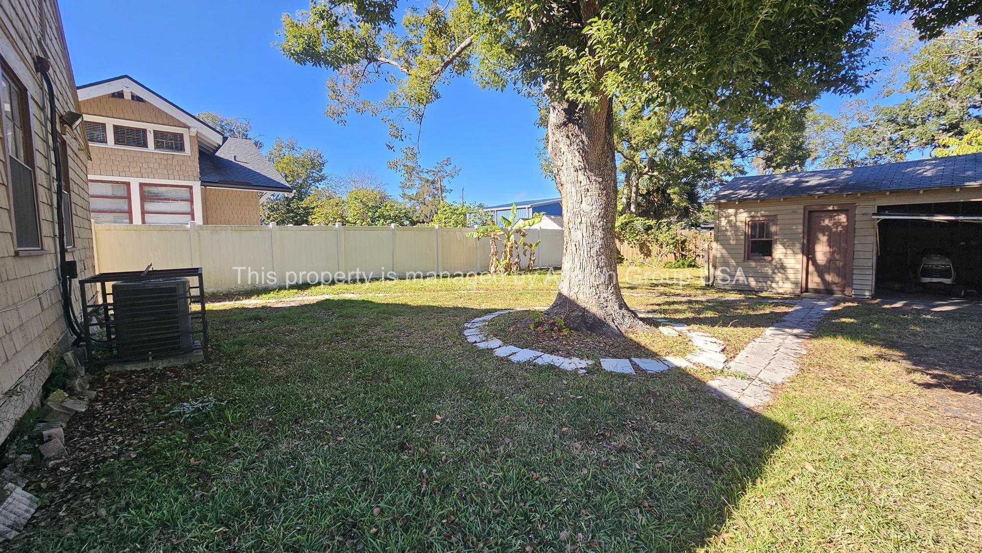 Building Photo - 8052 Hawthorne St