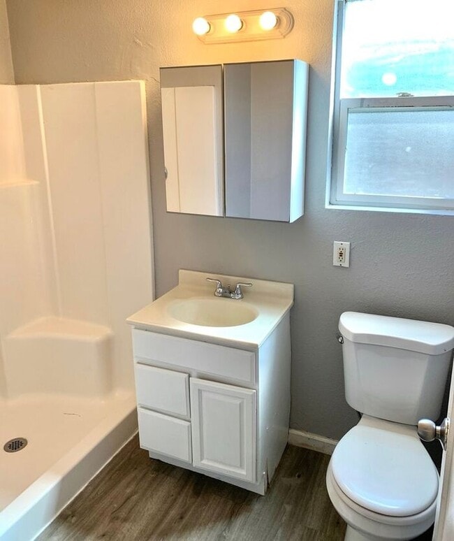 Building Photo - Great 3 Bed 1 Bath House with Garage in Ri...