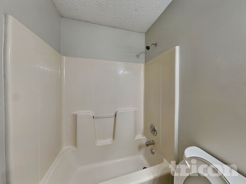 Building Photo - 91 Stratford Dr