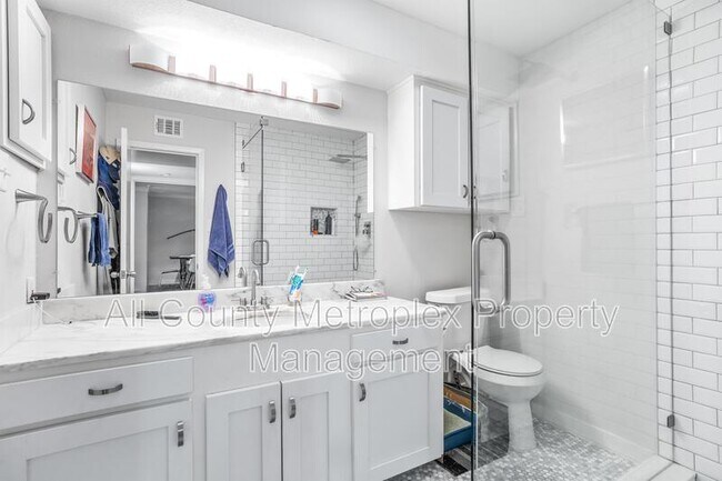 Building Photo - 7924 Royal Ln