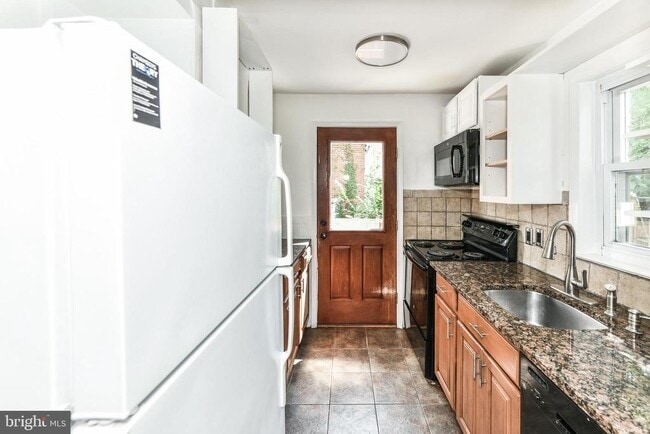 Building Photo - 3208 9th St S