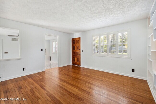 Building Photo - 8056 Catawba Dr