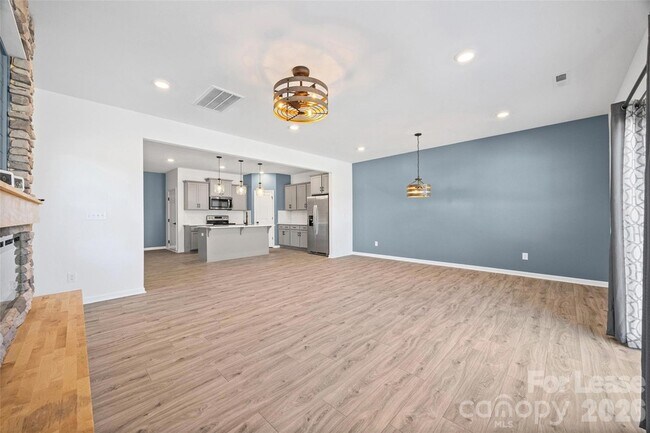 Building Photo - 512 Station St