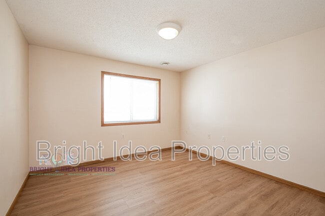 Building Photo - 2737 Douglas Dr N