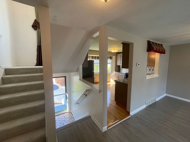 Building Photo - Baldwinsville Townhome - 2 Bedrooms 1.5 ba...