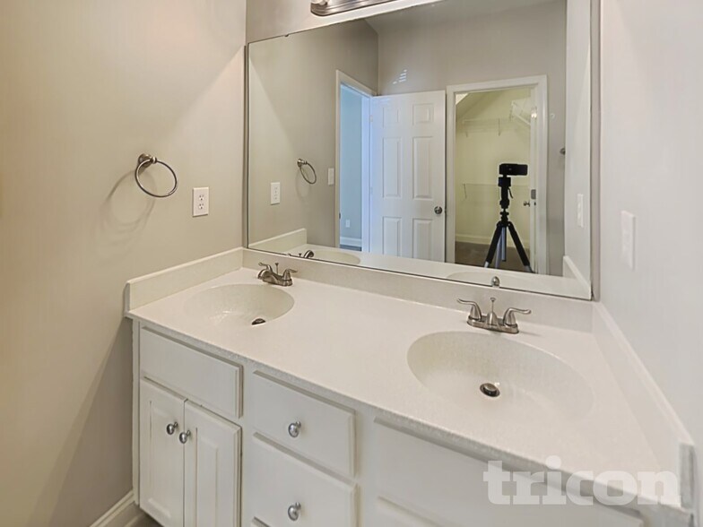 Building Photo - 1135 Preakness Ct NW