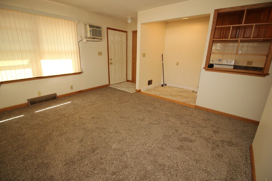 Living Room/EntryDining - 144 S 29th St