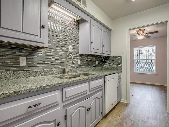 Building Photo - 12805 Pandora Dr