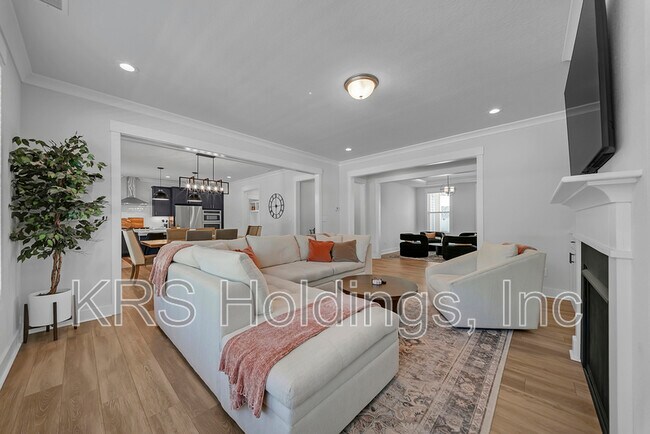 Building Photo - 629 Hayes Dr