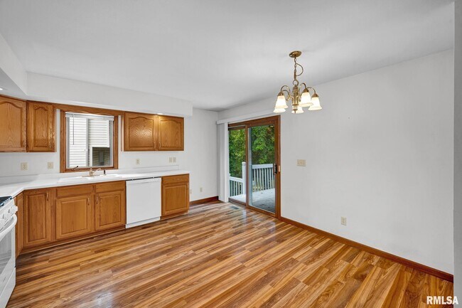 Building Photo - 2321 W Pintura Ct