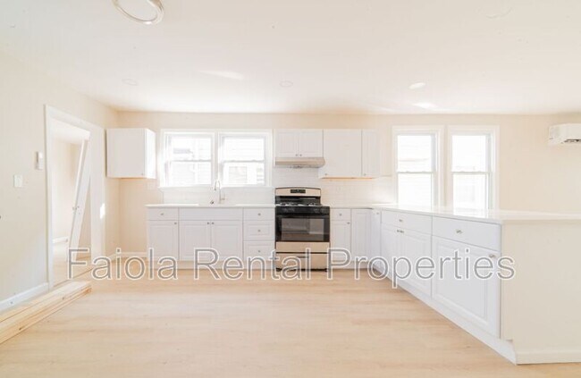 Building Photo - 115 N Delancy Pl